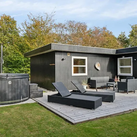 Enjoy A Just 200 M From Ringkobing Fjord Skjern